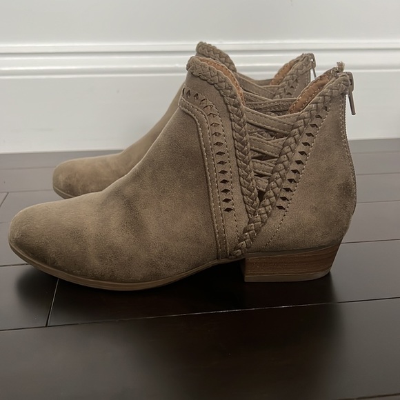 SO memory foam tan zip up back booties 1” heel Girls sz 4 - Picture 6 of 7